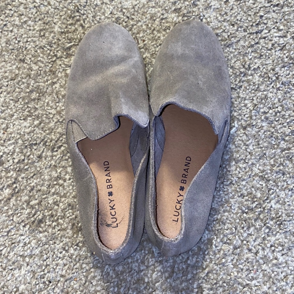 Gently used Lucky Brand taupe/grey suede flats. Great neutral piece